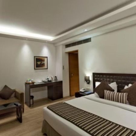 Hotel Saket 27 New Delhi Exterior photo